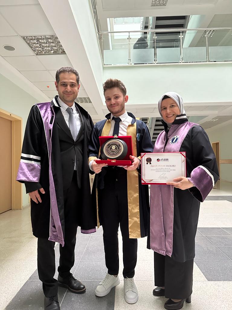 Uning tabiiy kokraklari titrayapti